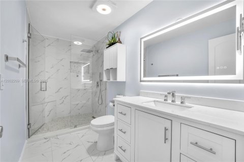 House in Miami, Florida 4 bedrooms, 175.31 sq.m. № 2066563 - photo 17