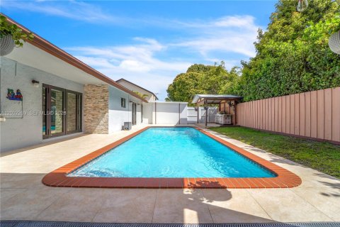 House in Miami, Florida 4 bedrooms, 175.31 sq.m. № 2066563 - photo 28