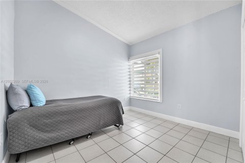 House in Miami, Florida 4 bedrooms, 175.31 sq.m. № 2066563 - photo 13