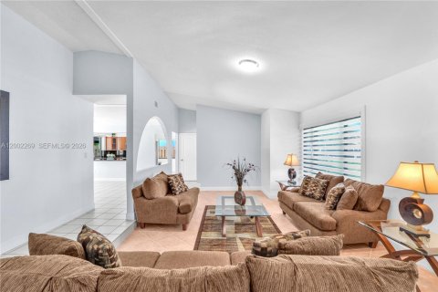 House in Miami, Florida 4 bedrooms, 175.31 sq.m. № 2066563 - photo 7