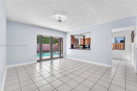 House in Miami, Florida 4 bedrooms, 175.31 sq.m. № 2066563 - photo 8