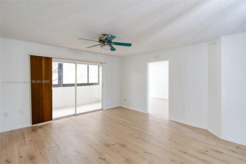 Condominio en venta en Pembroke Pines, Florida, 2 dormitorios, 112.13 m2 № 1846143 - foto 6