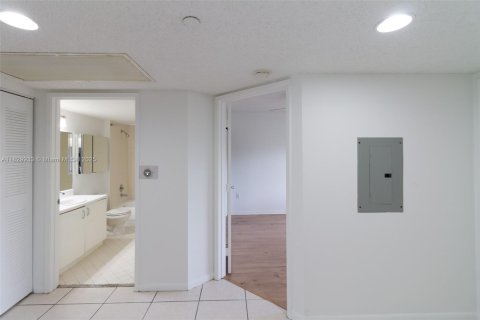 Condominio en venta en Pembroke Pines, Florida, 2 dormitorios, 112.13 m2 № 1846143 - foto 20