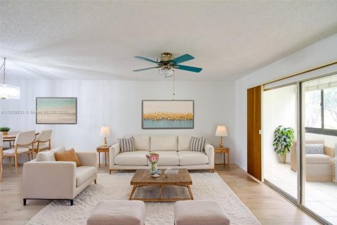 Condominio en venta en Pembroke Pines, Florida, 2 dormitorios, 112.13 m2 № 1846143 - foto 10