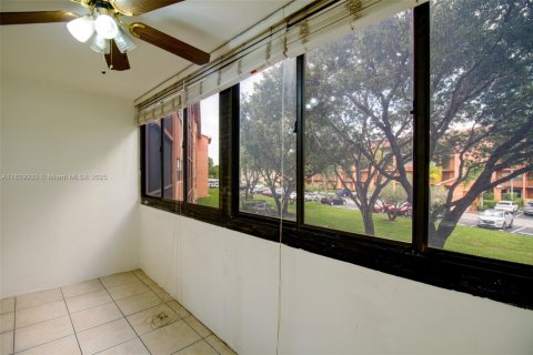 Condominio en venta en Pembroke Pines, Florida, 2 dormitorios, 112.13 m2 № 1846143 - foto 11