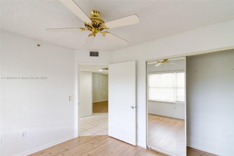 Condominio en venta en Pembroke Pines, Florida, 2 dormitorios, 112.13 m2 № 1846143 - foto 19