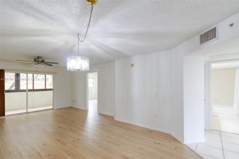 Condominio en venta en Pembroke Pines, Florida, 2 dormitorios, 112.13 m2 № 1846143 - foto 4