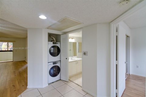Condominio en venta en Pembroke Pines, Florida, 2 dormitorios, 112.13 m2 № 1846143 - foto 17