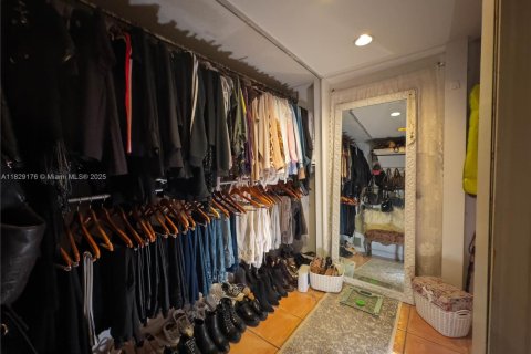 Купить кондоминиум в Майами, Флорида 48.4м2, № 1977603 - фото 19