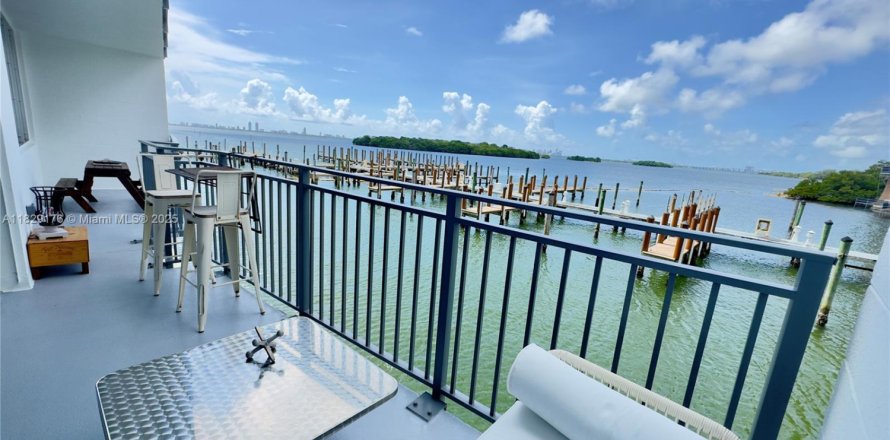 Студия в кондо в Майами, Флорида № 1977603