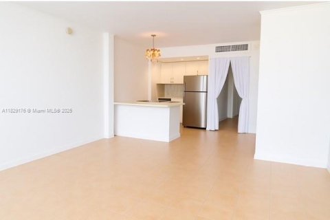 Купить кондоминиум в Майами, Флорида 48.4м2, № 1977603 - фото 3