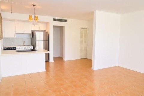 Купить кондоминиум в Майами, Флорида 48.4м2, № 1977603 - фото 2