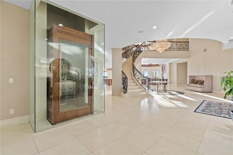 House in Tierra Verde, Florida 6 bedrooms, 1273.78 sq.m. № 1327399 - photo 8