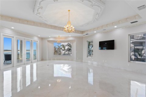 House in Tierra Verde, Florida 6 bedrooms, 1273.78 sq.m. № 1327399 - photo 10