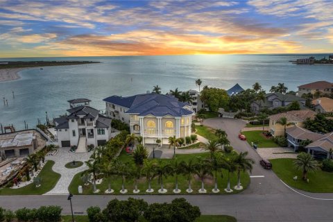 House in Tierra Verde, Florida 6 bedrooms, 1273.78 sq.m. № 1327399 - photo 3