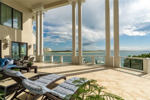 House in Tierra Verde, Florida 6 bedrooms, 1273.78 sq.m. № 1327399 - photo 2