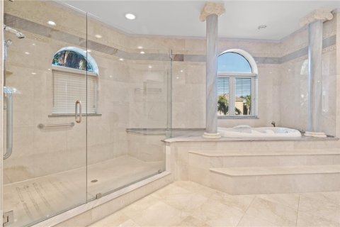 House in Tierra Verde, Florida 6 bedrooms, 1273.78 sq.m. № 1327399 - photo 15