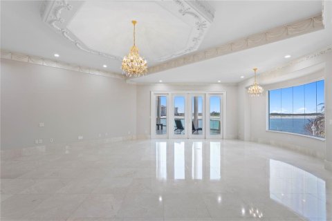 House in Tierra Verde, Florida 6 bedrooms, 1273.78 sq.m. № 1327399 - photo 12