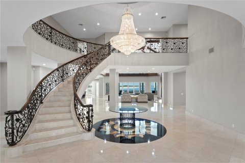 House in Tierra Verde, Florida 6 bedrooms, 1273.78 sq.m. № 1327399 - photo 7