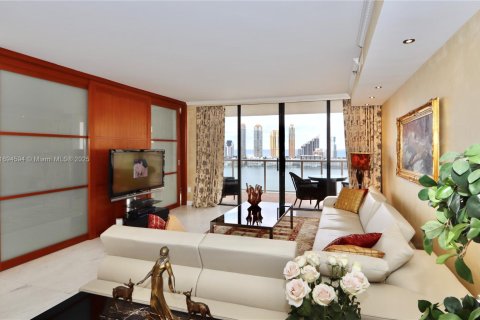 Condominio en venta en Aventura, Florida, 3 dormitorios, 197.88 m2 № 1959389 - foto 2