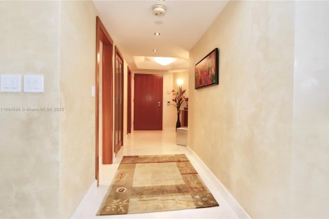 Condominio en venta en Aventura, Florida, 3 dormitorios, 197.88 m2 № 1959389 - foto 5