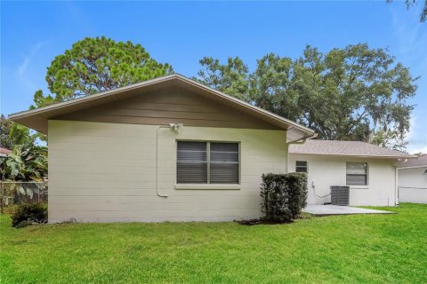 House in Winter Haven, Florida 3 bedrooms, 122.91 sq.m. № 1895218 - photo 16