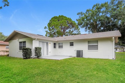 House in Winter Haven, Florida 3 bedrooms, 122.91 sq.m. № 1895218 - photo 15