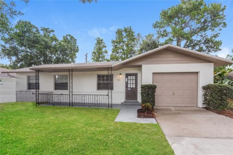 House in Winter Haven, Florida 3 bedrooms, 122.91 sq.m. № 1895218 - photo 1