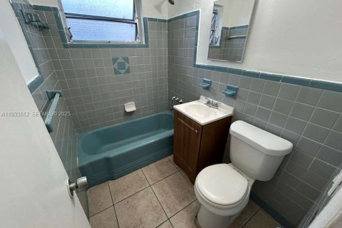 Снять в аренду виллу или дом в Норт-Майами, Флорида 1 спальня, 55.74м2, № 1991430 - фото 10