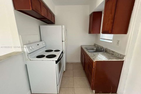 Снять в аренду виллу или дом в Норт-Майами, Флорида 1 спальня, 55.74м2, № 1991430 - фото 4