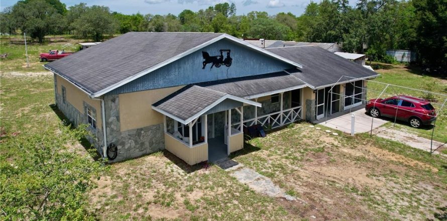 House in Weeki Wachee, Florida 2 bedrooms, 159.05 sq.m. № 1786116