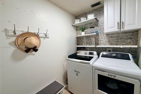 Casa en alquiler en Cooper City, Florida, 4 dormitorios, 224.17 m2 № 2009560 - foto 16