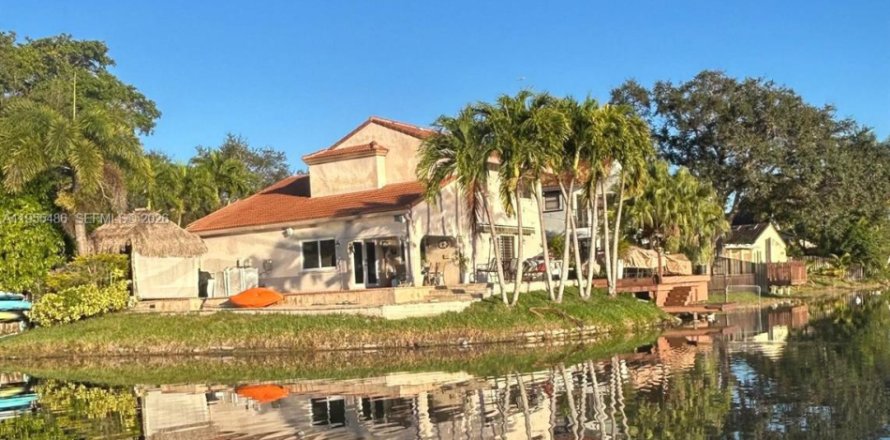 Casa en Cooper City, Florida 4 dormitorios, 224.17 m2 № 2009560