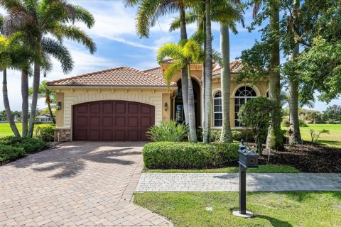 House in Port St. Lucie, Florida 3 bedrooms, 264.96 sq.m. № 2175396 - photo 2