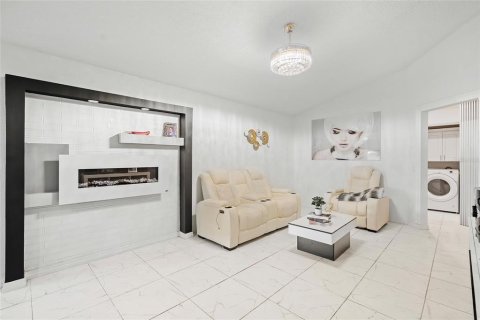 House in Kissimmee, Florida 4 bedrooms, 160.72 sq.m. № 1771227 - photo 12