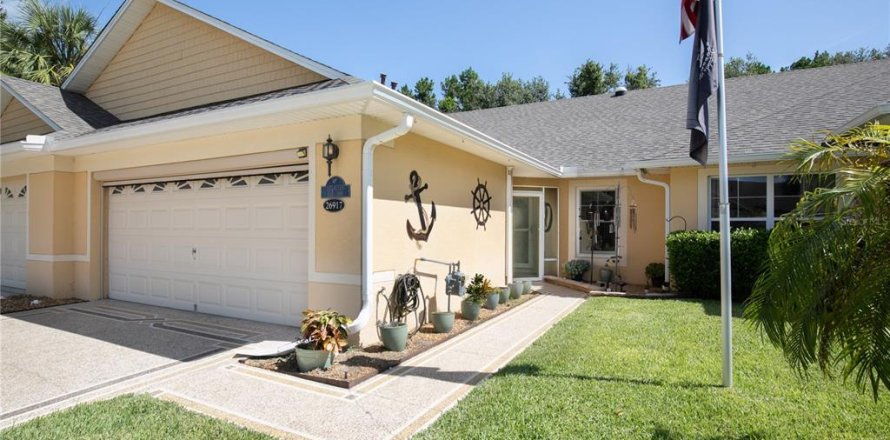 House in Leesburg, Florida 2 bedrooms, 116.22 sq.m. № 1803772
