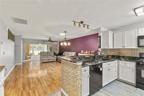 House in Leesburg, Florida 2 bedrooms, 116.22 sq.m. № 1803772 - photo 12