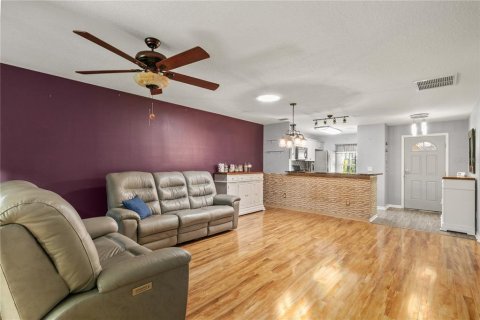 House in Leesburg, Florida 2 bedrooms, 116.22 sq.m. № 1803772 - photo 6