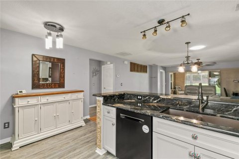 House in Leesburg, Florida 2 bedrooms, 116.22 sq.m. № 1803772 - photo 13