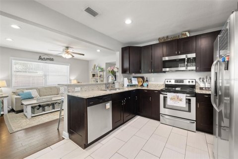 House in Tampa, Florida 3 bedrooms, 138.05 sq.m. № 1666199 - photo 8