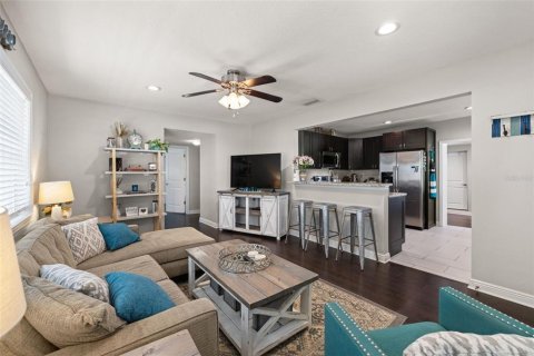 House in Tampa, Florida 3 bedrooms, 138.05 sq.m. № 1666199 - photo 6