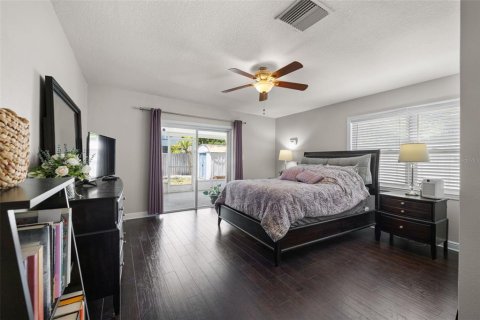 House in Tampa, Florida 3 bedrooms, 138.05 sq.m. № 1666199 - photo 13