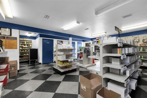Immobilier commercial à vendre à Port Charlotte, Floride: 89.19 m2 № 2202377 - photo 3