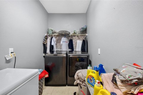 House in Kissimmee, Florida 3 bedrooms, 186.36 sq.m. № 2238548 - photo 25