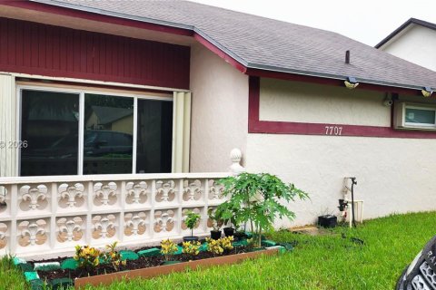 Снять в аренду виллу или дом в Норт-Лодердейл, Флорида 3 спальни, 122.54м2, № 2038396 - фото 16