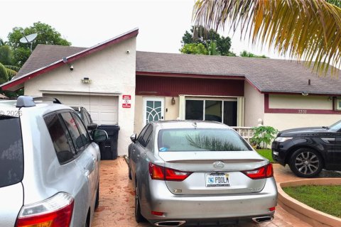 Снять в аренду виллу или дом в Норт-Лодердейл, Флорида 3 спальни, 122.54м2, № 2038396 - фото 17
