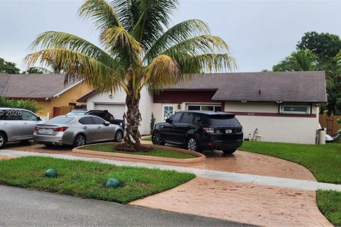 Снять в аренду виллу или дом в Норт-Лодердейл, Флорида 3 спальни, 122.54м2, № 2038396 - фото 18