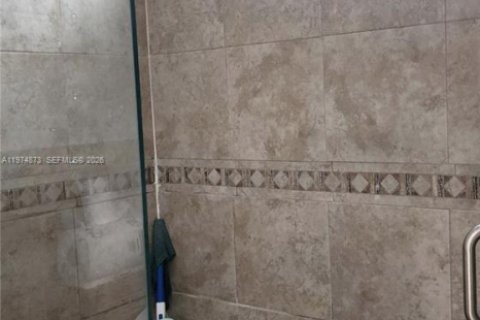 Снять в аренду виллу или дом в Норт-Лодердейл, Флорида 3 спальни, 122.54м2, № 2038396 - фото 4