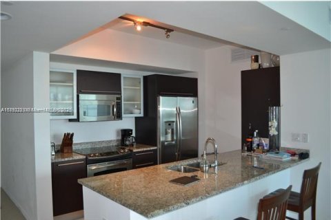 Condo in Miami, Florida, 2 bedrooms  № 1944219 - photo 4