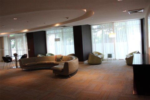 Condo in Miami, Florida, 2 bedrooms  № 1944219 - photo 17